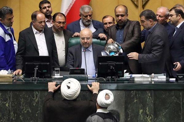 جبهه پایداری چگونه بازی را به قالیباف واگذار کرد؟/ جایگاه زنان در هیات رئیسه مجلس خالی ماند
